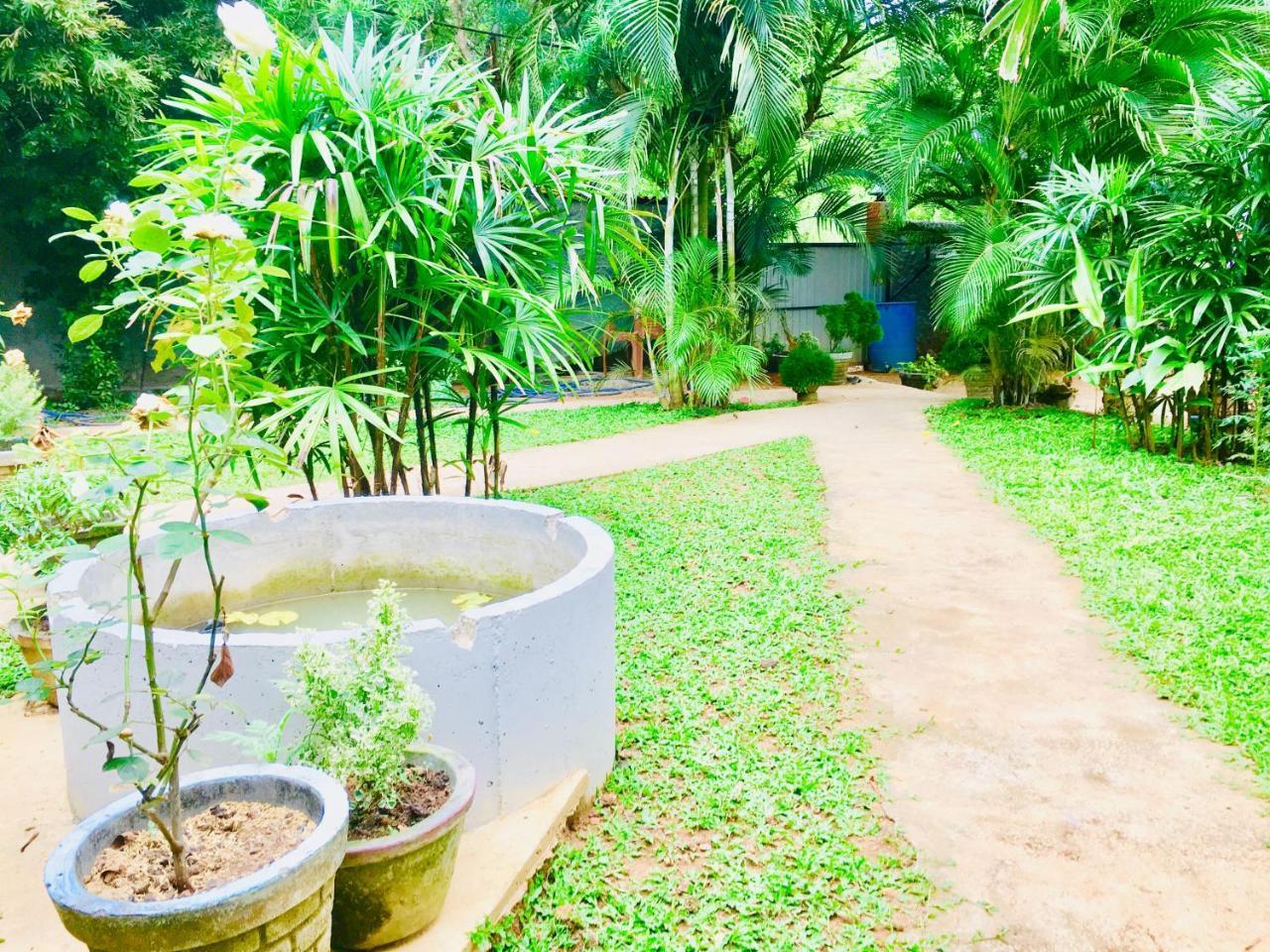 Sea Breeze Garden Hotel Tangalle Kültér fotó